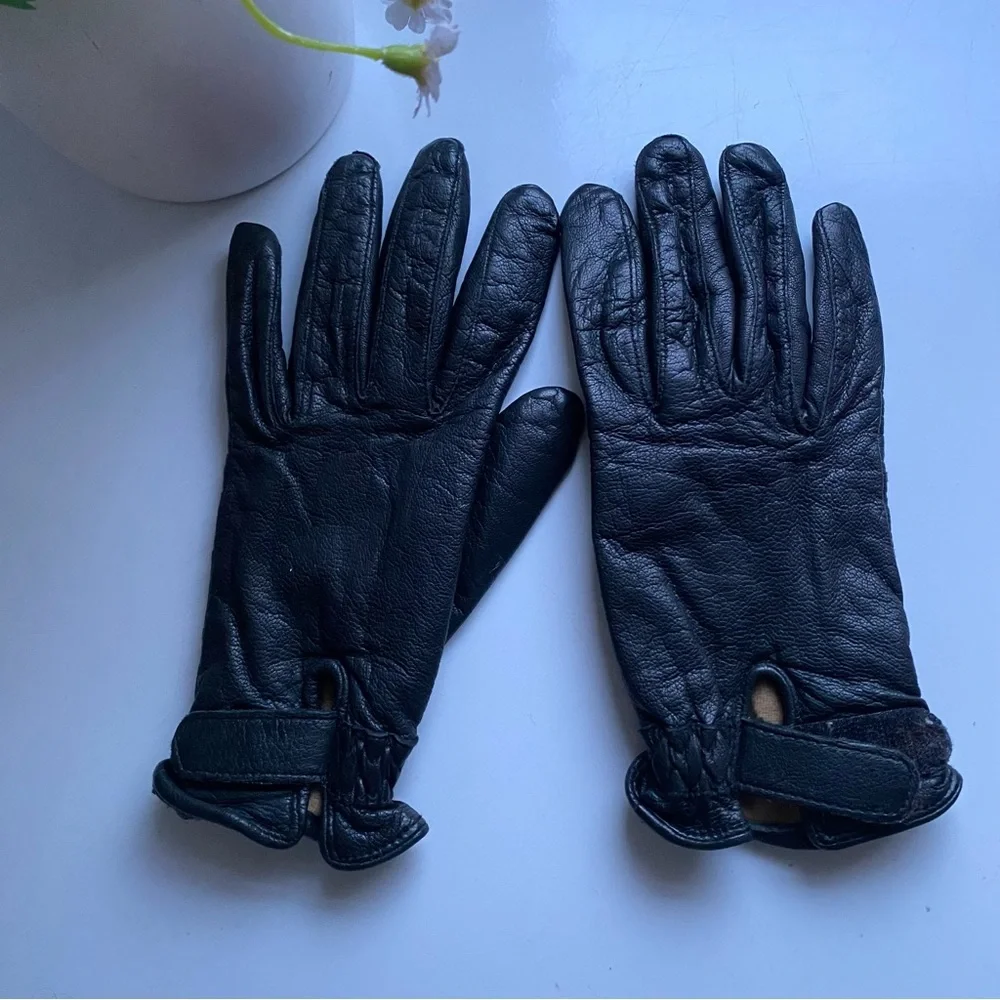 Women's Black Leather Gloves On a Velcro Size Small